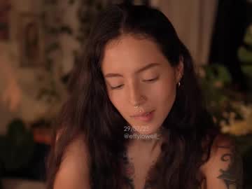 effylowell_ - Live now on Chaturbate