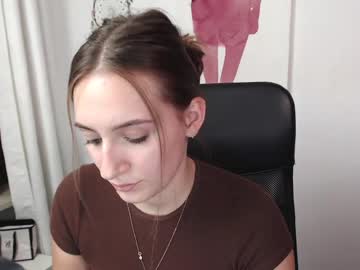 girl Sex Cam Shows with lili_petit
