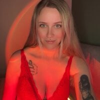 lunawolf21 - Live now on Stripchat