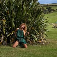 Reddgiirl - Live now on Stripchat