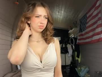 kaleighbourek - Live now on Chaturbate