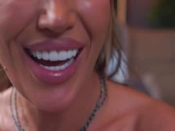 evelyn_evyy - Live now on Chaturbate