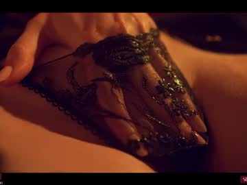 siravelle - Live now on Chaturbate