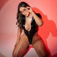 LAURA_VANESA - Live now on Stripchat