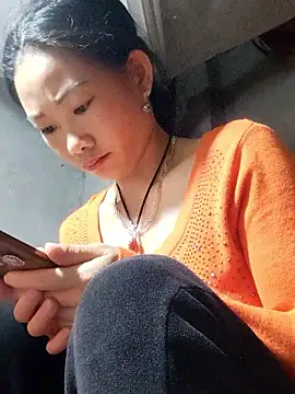 gio-thu - Live now on Stripchat