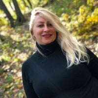 Esenia505 - Live now on Stripchat