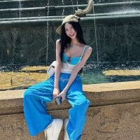 Uyennii02 - Live now on Stripchat