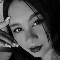 Charis_21 - Live now on Stripchat