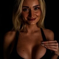 meggsworld - Live now on Stripchat