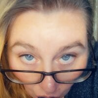 Iceprincess2bad4u - Live now on Stripchat