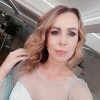 AnnyUBright - Live now on Stripchat