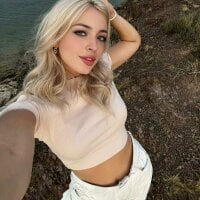 SakuFox - Live now on Stripchat